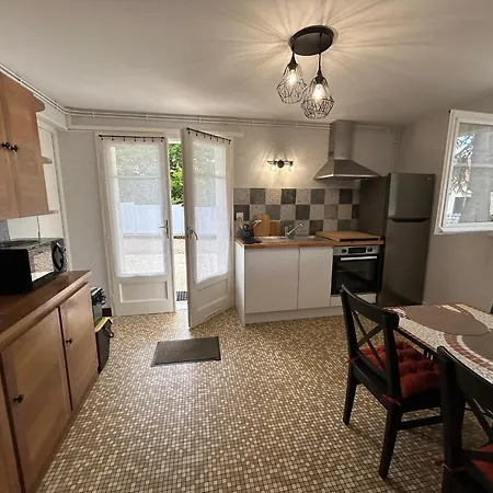 Studio Avec Jardin Et Terrasse, Centre-ville La Roche-posay, 3 Etoiles, Proche Thermes - Fr-1-541-105 La Roche-Posay
